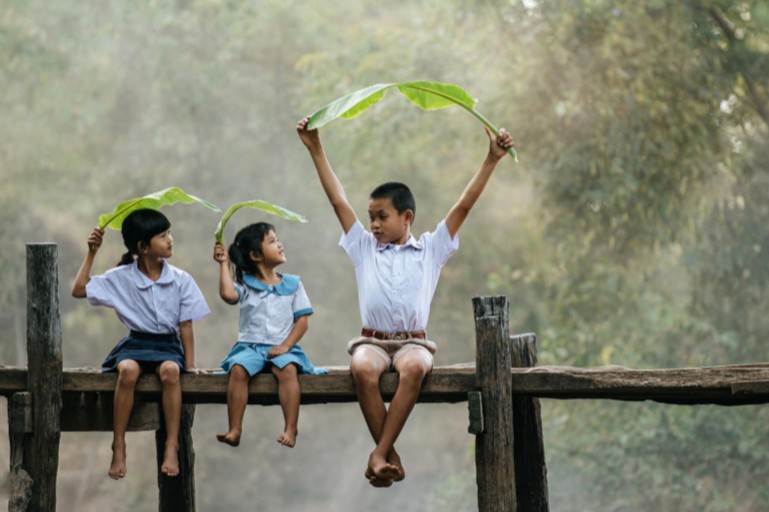 những đứa trẻ sinh ra trong nghèo khó